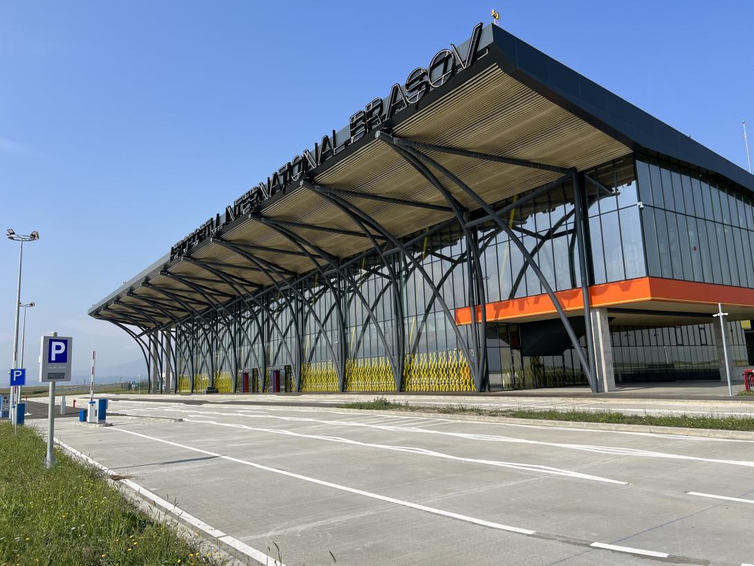 Felavatták a Brassó-Vidombák Nemzetközi Repülőteret