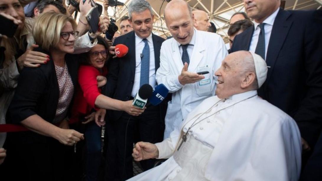 Elhagyhatta a kórházat  Ferenc pápa