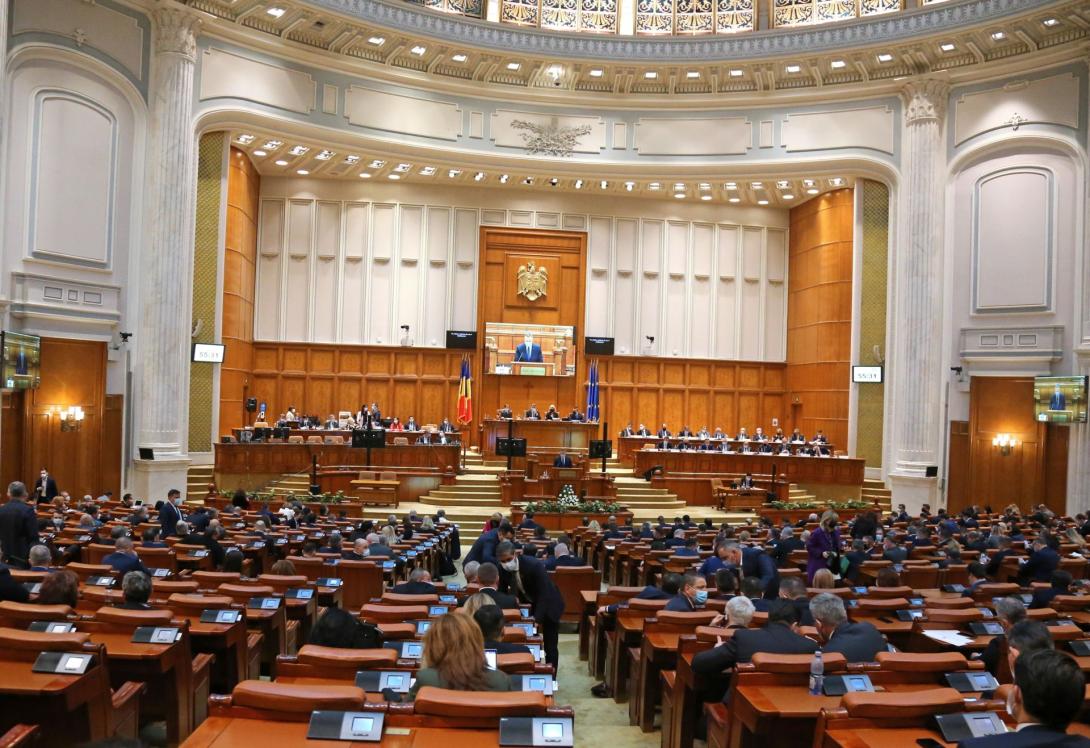 Elfogadta a szenátus a különnyugdíjakról szóló törvénytervezetet