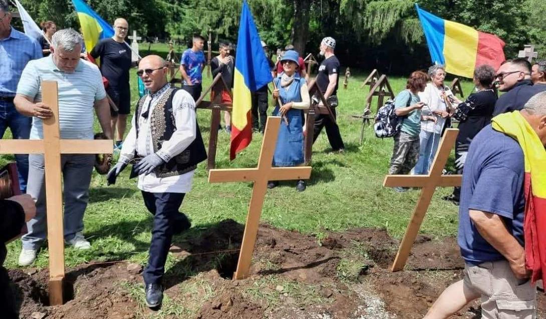 Úzvölgyi katonatemető - Elkezdték az újabb román keresztek kihelyezését