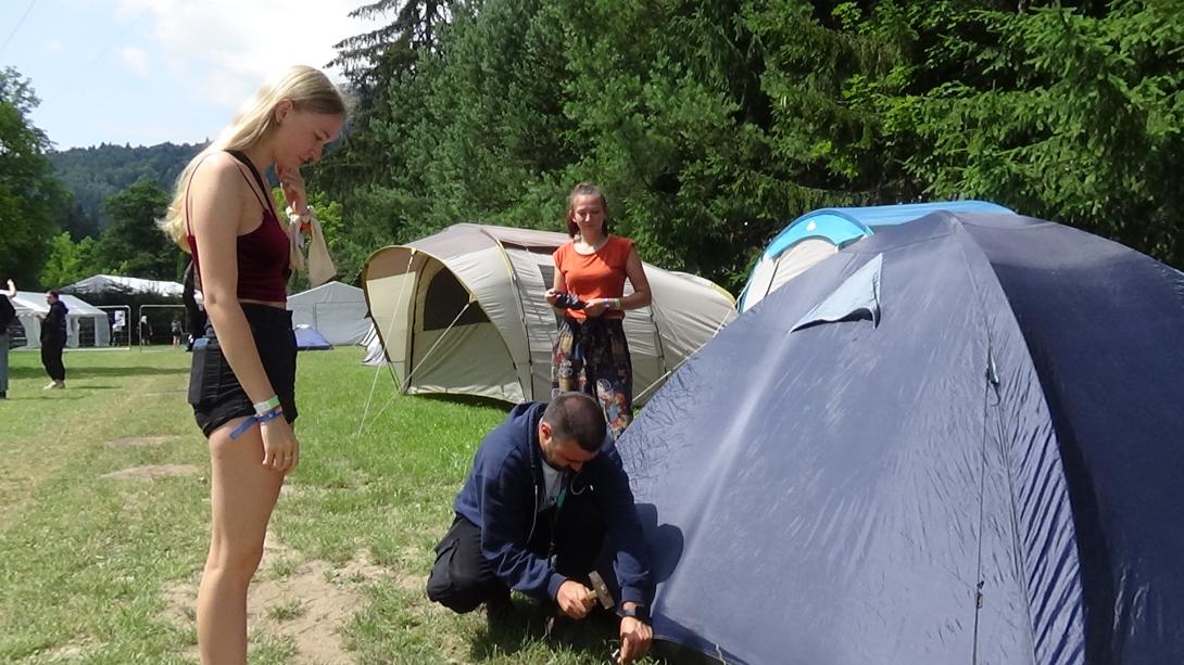 VIDEÓ – Épül a sátortábor Tusványoson