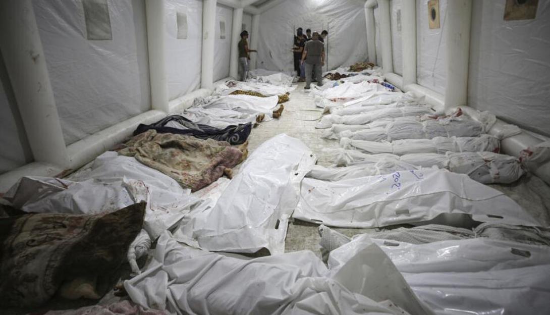 Kórházat ért légicsapás Gázában, legalább félezer ember meghalt