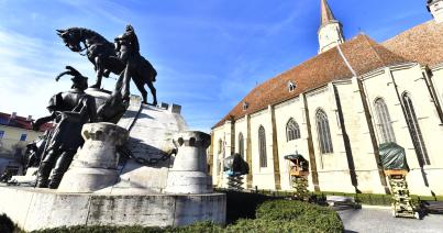 Tűzijátékra készülnek a Főtéren
