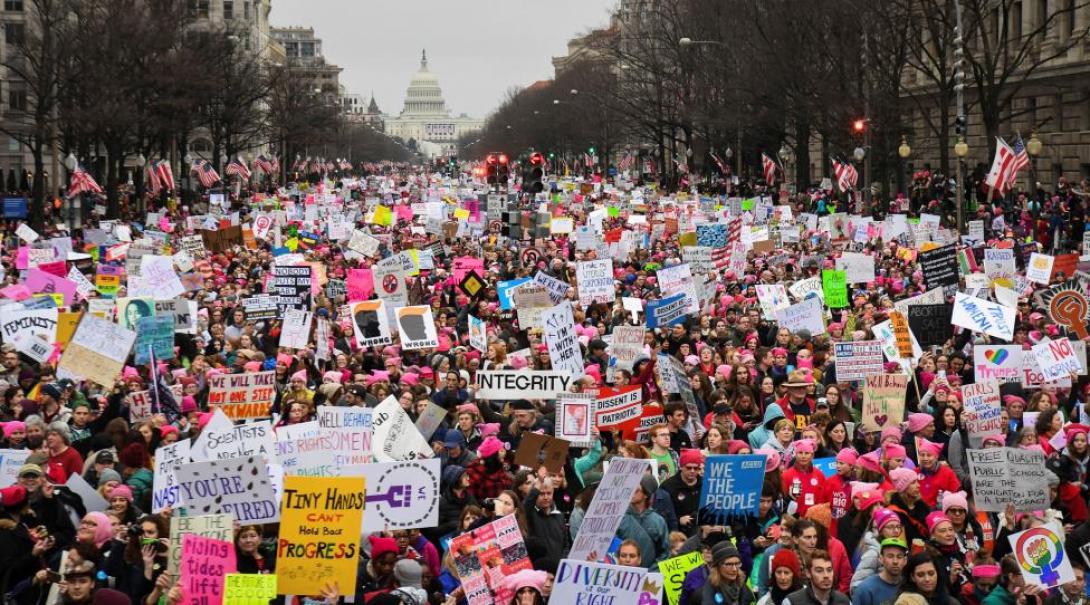 Több százezren vettek részt a washingtoni nőtüntetésen