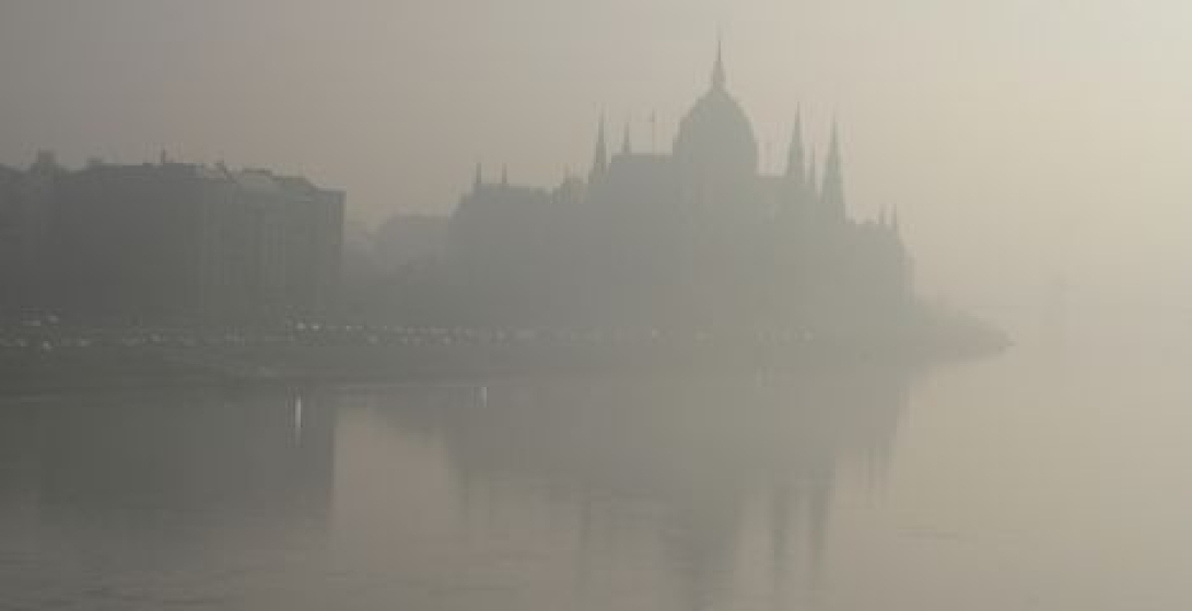 Forgalomkorlátozás, szmogriadó Budapesten – figyelmeztet a román külügy