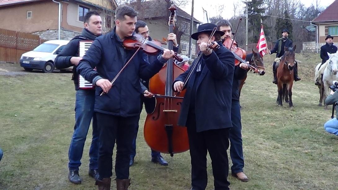 VIDEÓRIPORT - Farsang Sztánán - szórakozás, irodalom, néptánc, hagyományőrzés