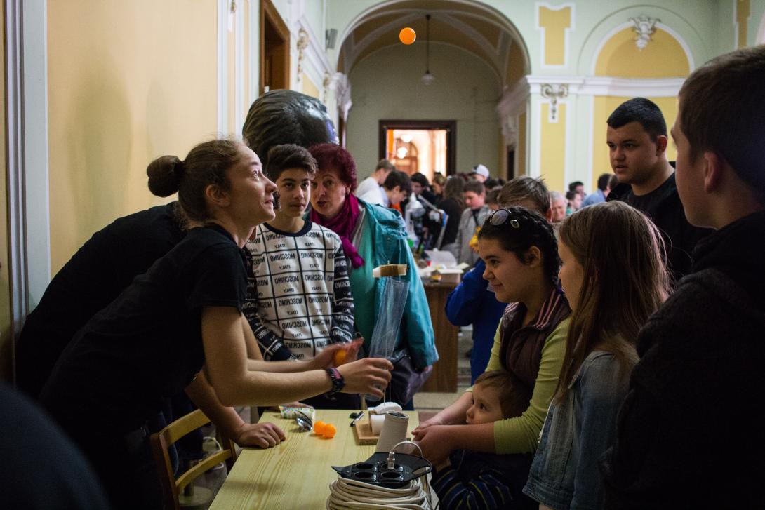 Kísérletszombat a BBTE főépületében