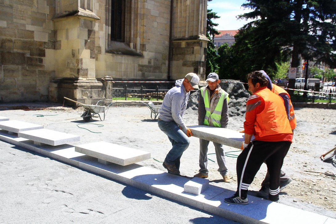 Késnek a főtéri munkálatok