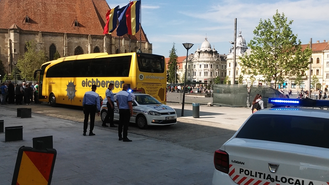 FOTÓ - Főtér: át sem adták, máris megrongálták