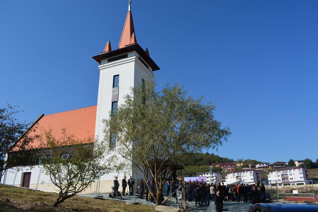 Orbán Viktor Szászfenesen: Magyarország elég erős ahhoz, hogy felelősséget vállaljon az erdélyi magyarokért is