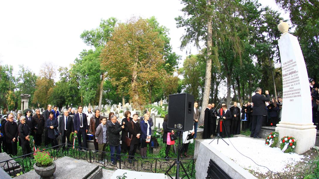 „S ők élni fognak, élni mindörökkön”