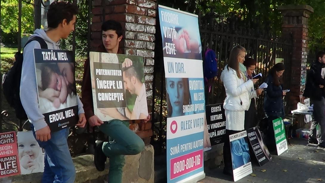 VIDEÓ - Abortuszellenes tüntetés a Mikó utcában