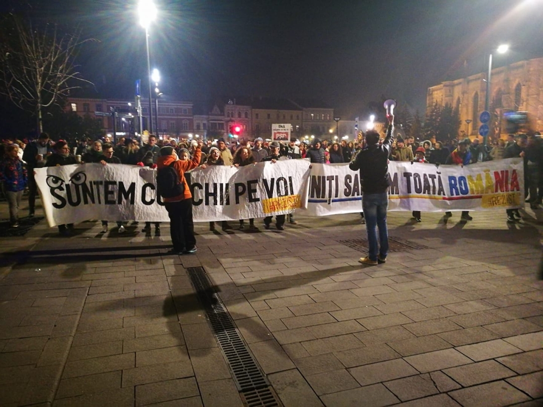 Több ezren tüntettek az országban és Kolozsváron