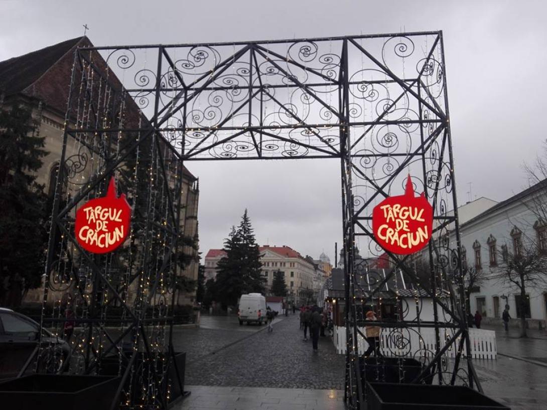 Hiányolja a Muszáj-Musai a magyar feliratokat a főtéri karácsonyi vásárban – Oláh Emese válaszol