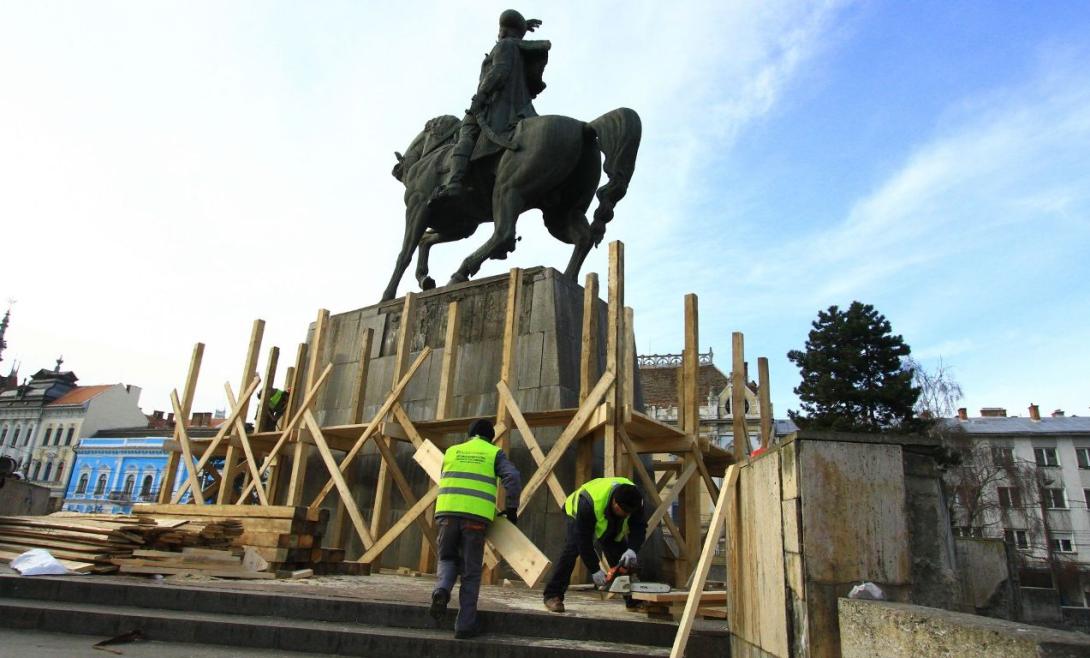 Elkezdődött a Vitéz Mihály-szobor restaurálása