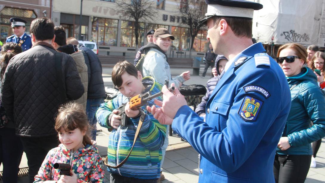 Csendőrnap látványos bemutatókkal, kutyaparádéval