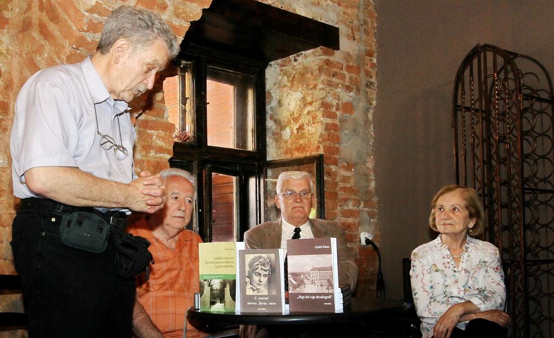 Kincsek a nagyenyedi iskola könyvtárából