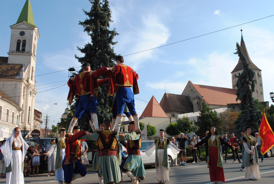 Montenegrói Vörös Szikla és török Kasik tánc fakanalakkal