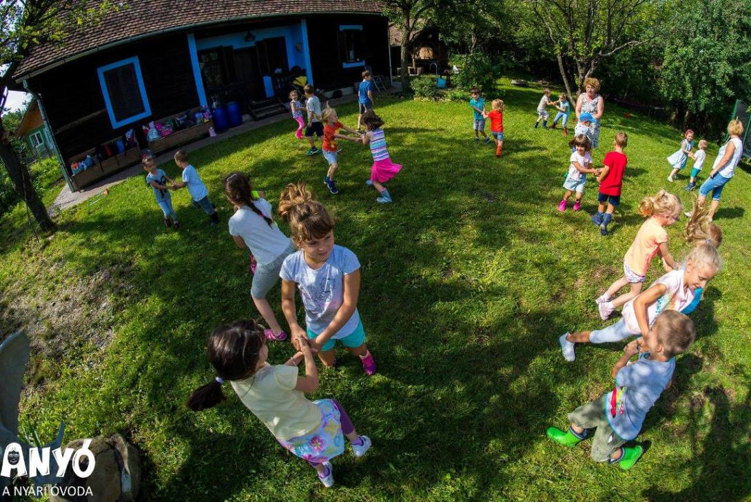 Meseországba kalauzolt az ANYÓ