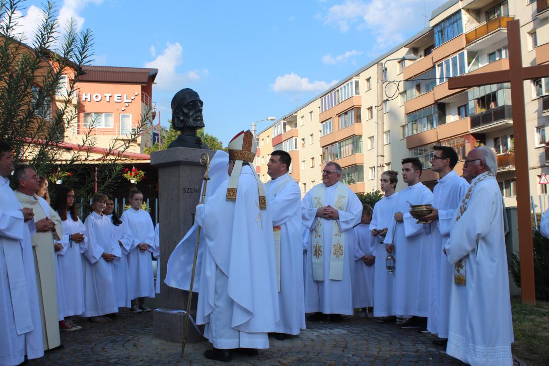 Szobrot állítottak Kolozsváron Szent István királynak