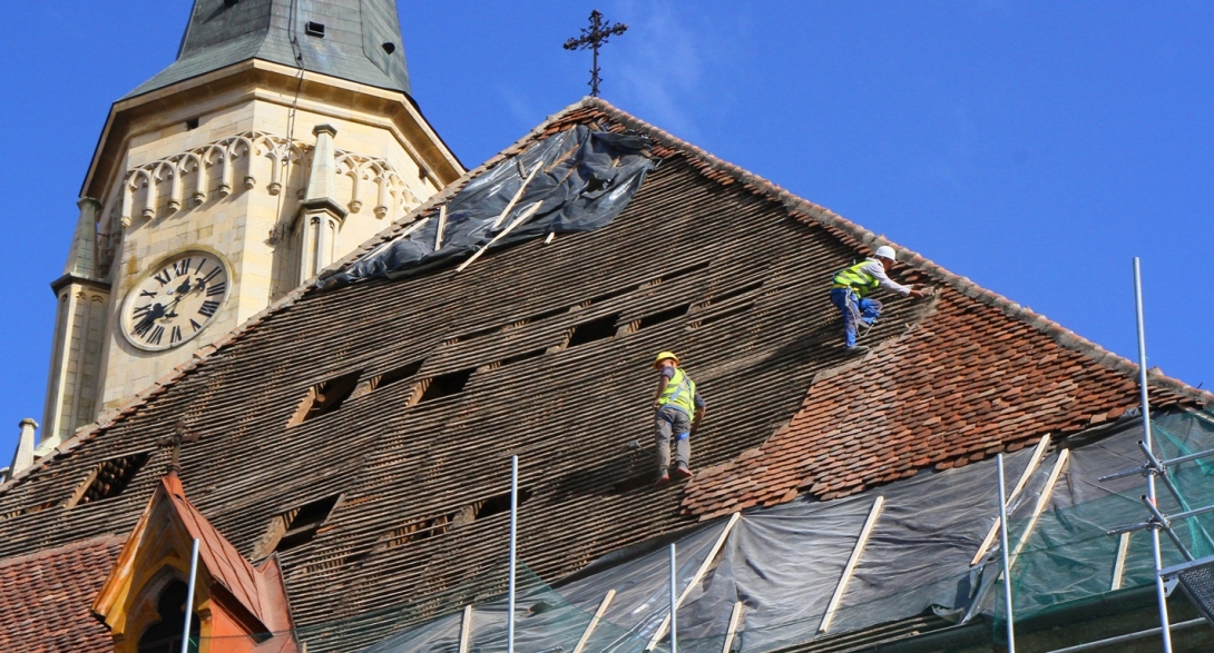 Javítják a Szent Mihály templom fedélszerkezetét