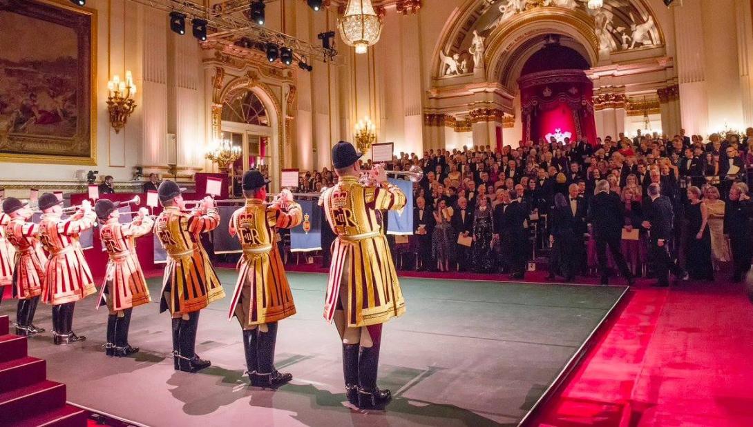 Születésnapi ünnepség a Buckingham-palotában - Gróf Kálnoky Tibor is köszöntötte Károly herceget