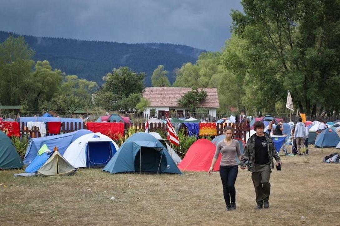 Azonosítani akarják a Nagy-Magyarország térképével díszített pólók viselőit a rendőrség