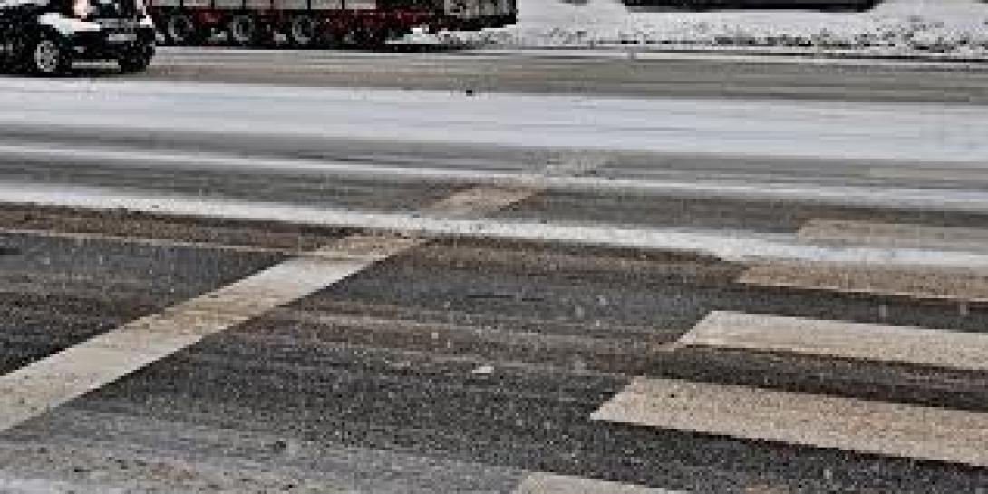 Két diáklányt gázolt el a gyalogátkelőn egy busz