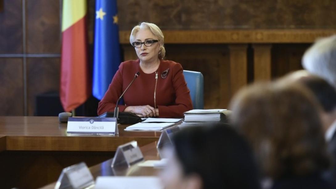 Mire kéri Dăncilă az elnököt?