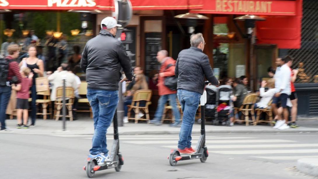 Halálos baleset történt elektromos rollerrel Párizsban