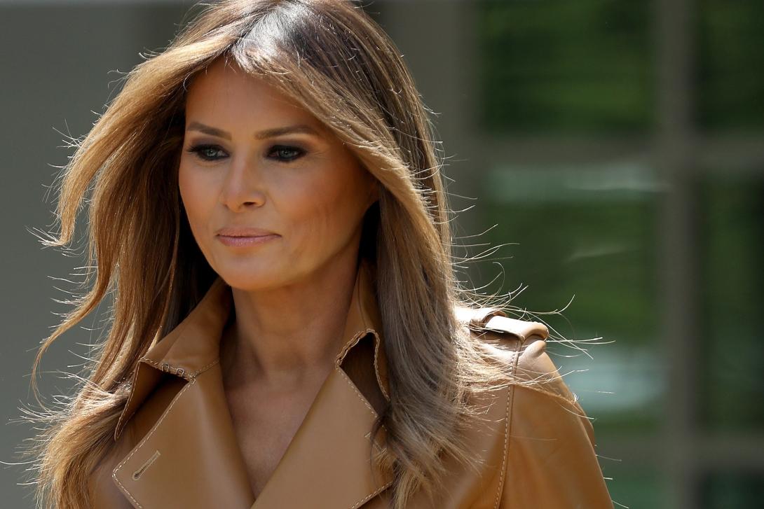 Szobrot állítanak Melania Trumpnak a szülővárosához közeli dombon