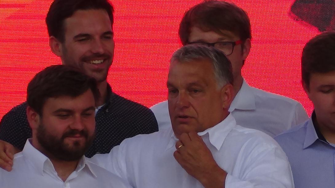 VIDEÓ - Tusványos - Milyen volt az emberek reakciója Orbán Viktor távozásakor?