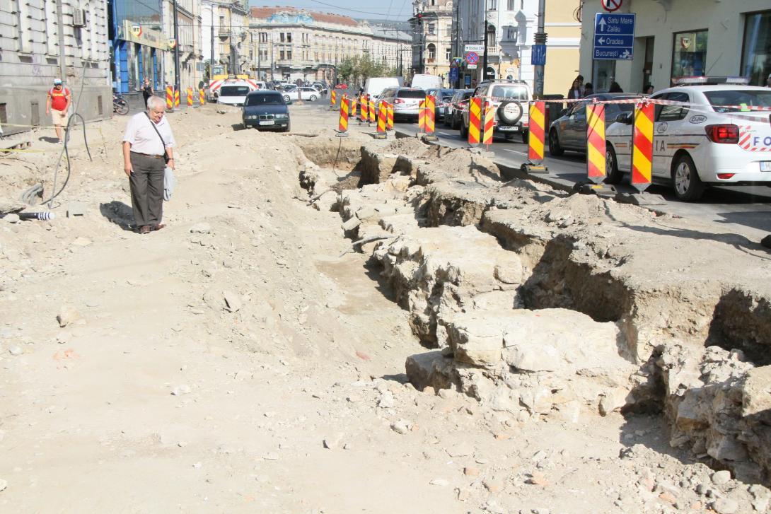 Római kori építőelemek a Híd-utcai kapunál