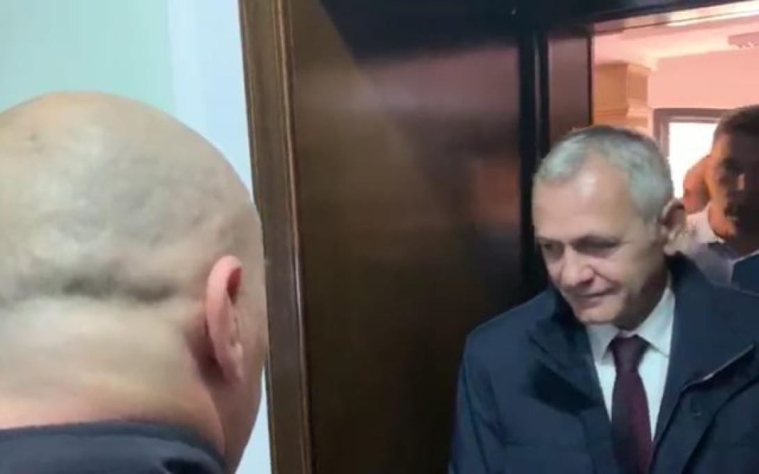 VIDEÓ - Dragnea néhány percig a bíróság előtt