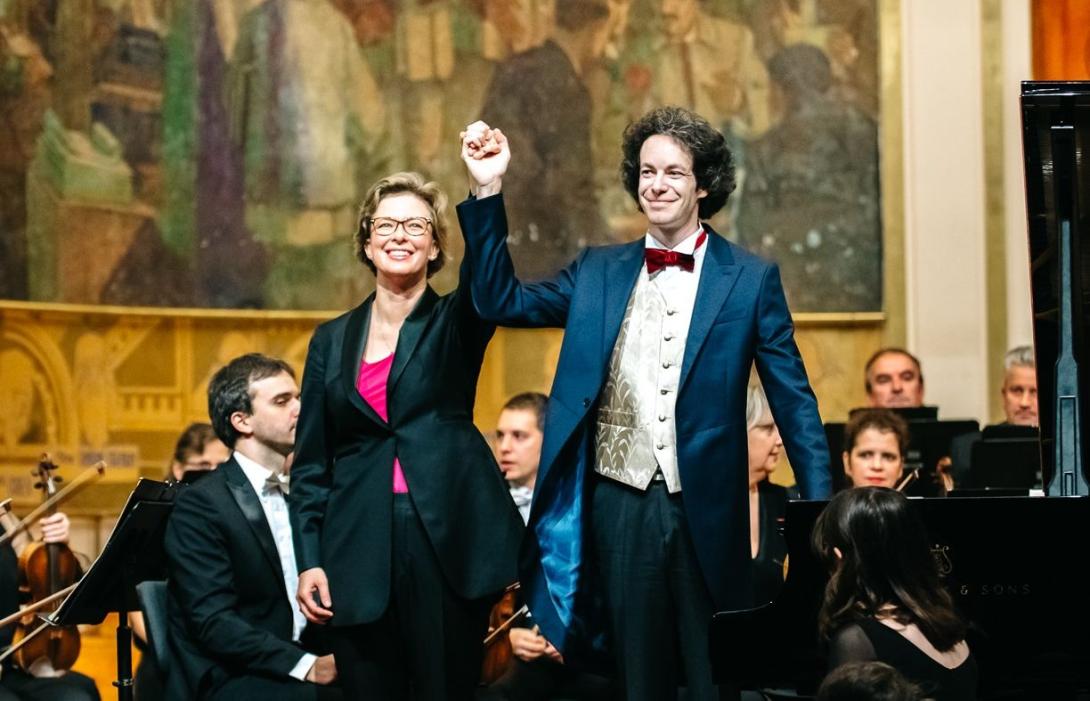 Paródia, ringató szerenád, örömteljes hozsánna – Mozart C-dúrban