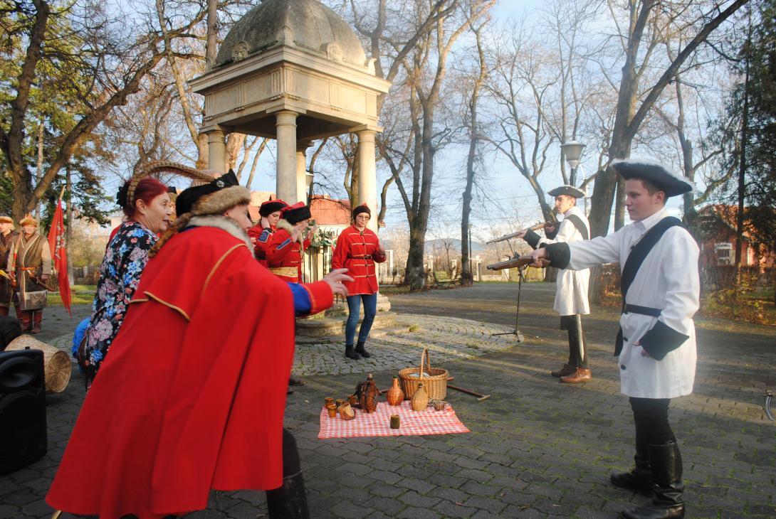 Háromszoros vivát a nagyenyedi kurucok emlékőreinek!