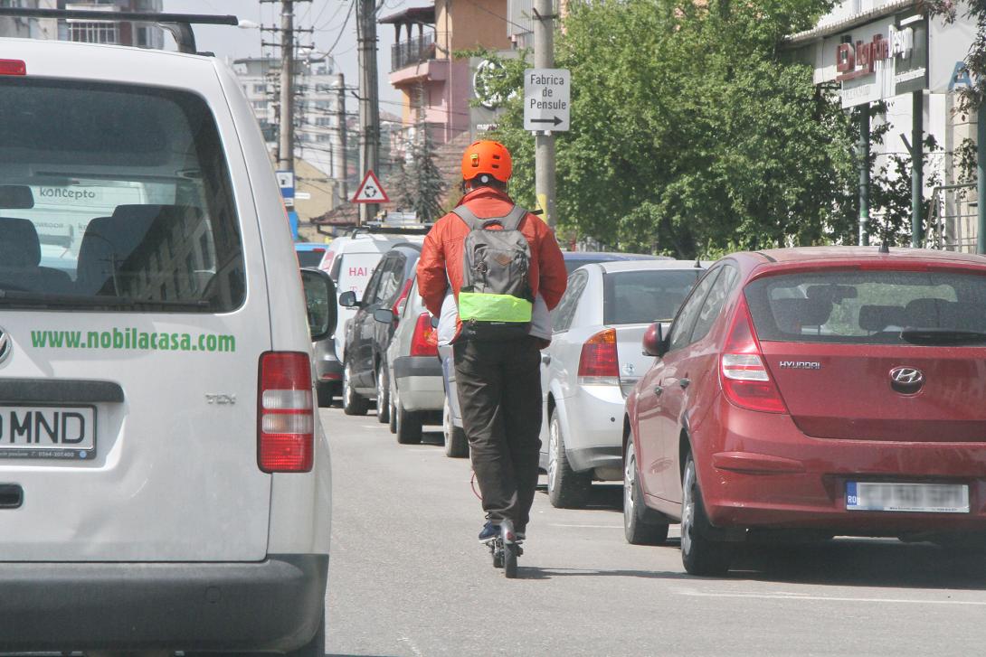 Balesetek miatt szabályozzák az  elektromos rollerek használatát