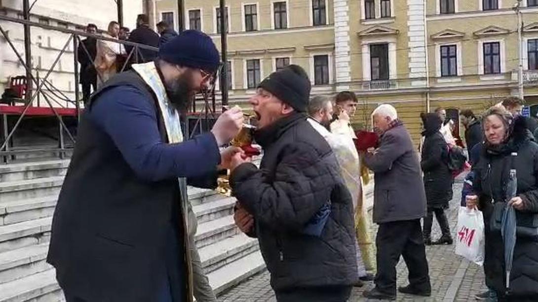 Szájba történő áldoztatás a tiltás ellenére Kolozsvárott