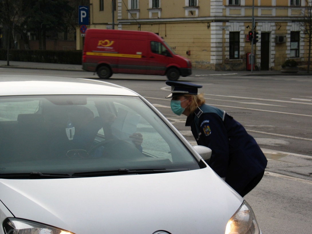 Ismét bírságolnak a kijárási és gyülekezési korlátozások megszegése miatt