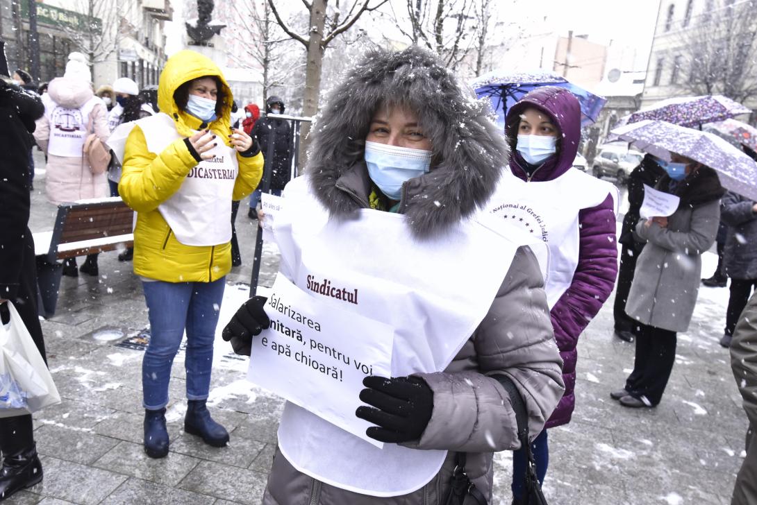 Tisztességes bérekért tüntettek a közalkalmazottak