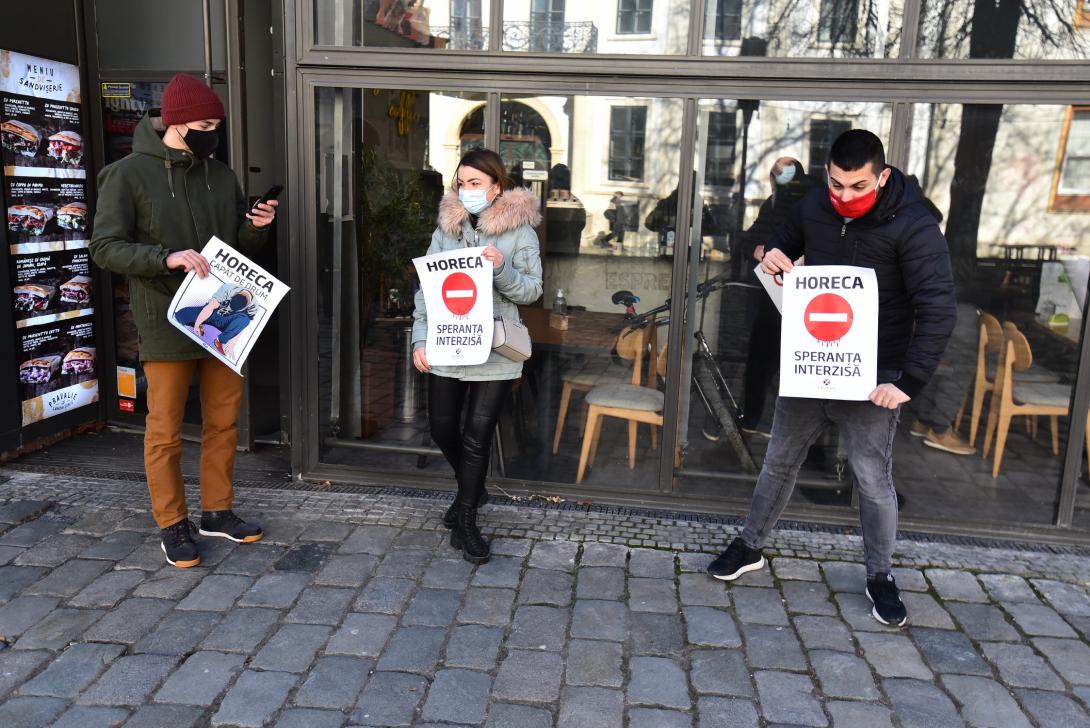 Tiltakoztak a vendéglősök: csődbe jutnak a hatósági intézkedések miatt