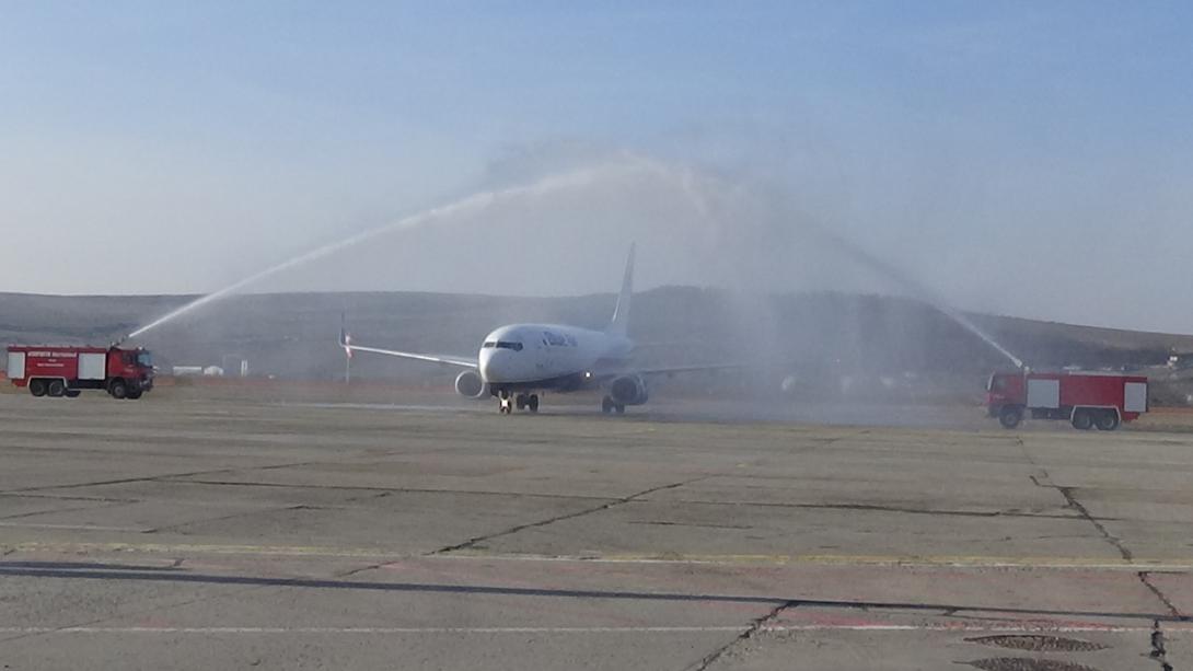 VIDEÓ - Érkezik a Blue Air repülőgépe a London Heathrow repülőtérről