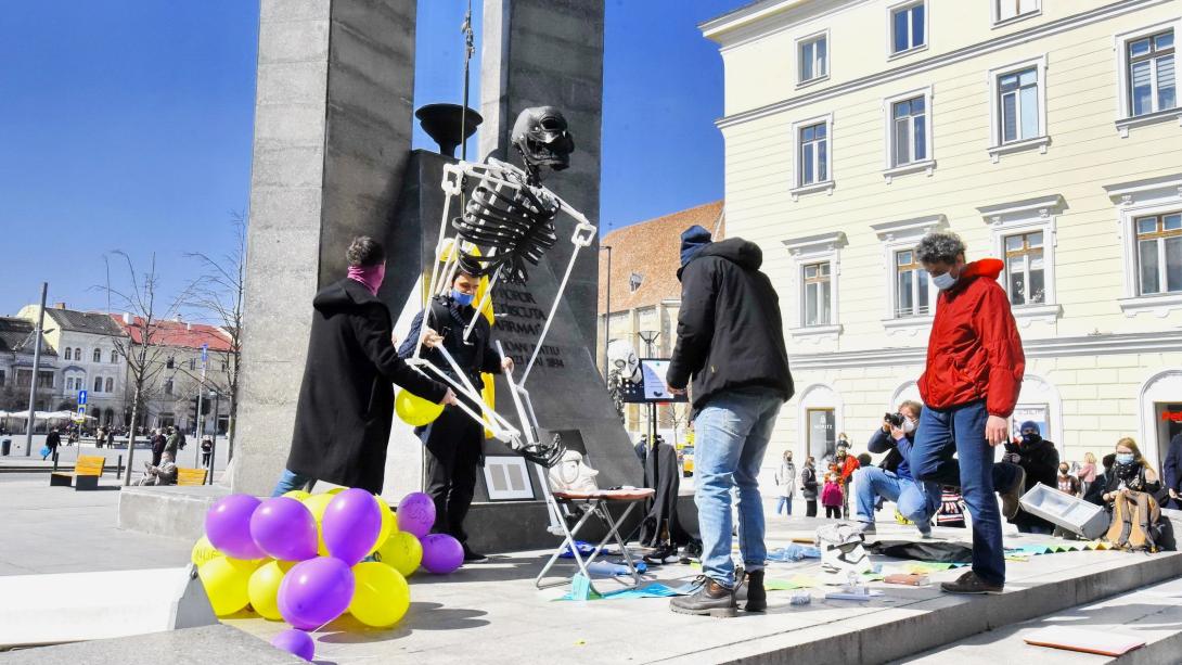 Színházi világnap: előadások és vastaps helyett bizonytalanság és reménykedés