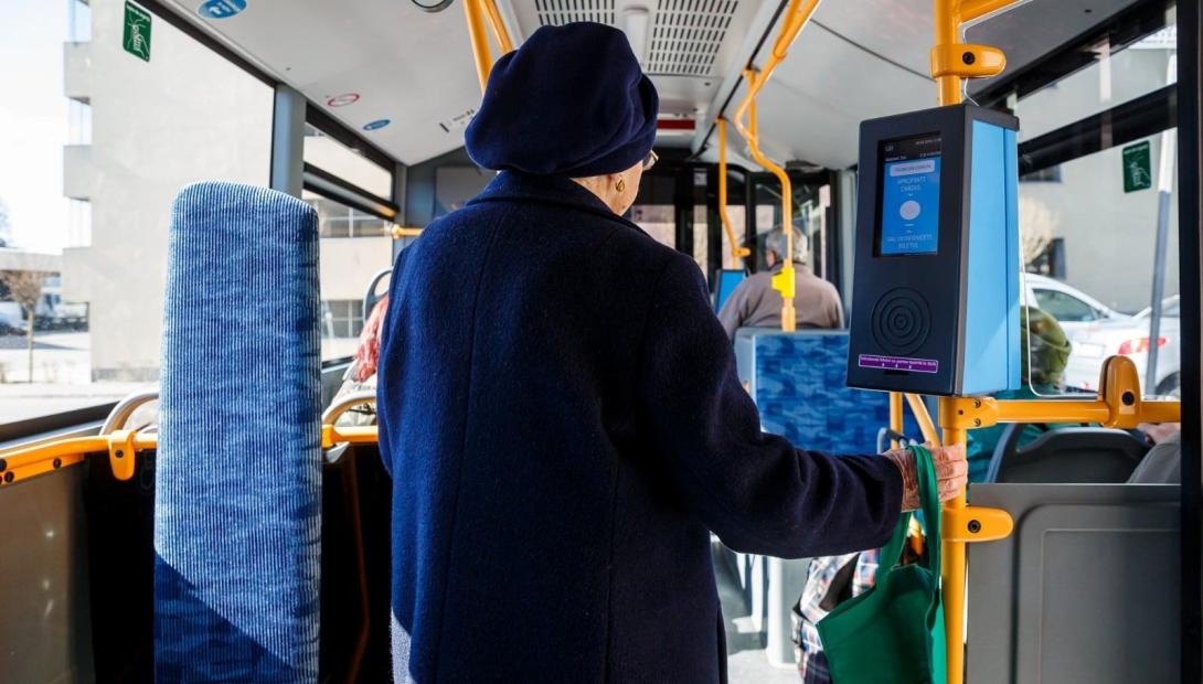 Hétfőtől igényelhető az ingyenes nyugdíjas bérlet