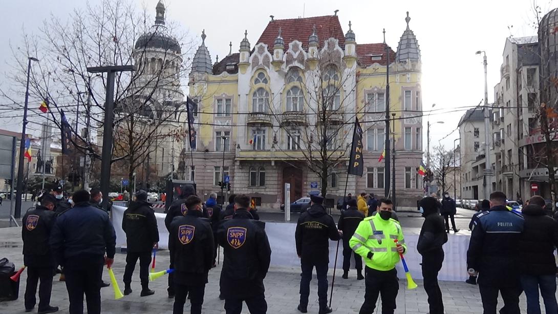 VIDEÓ - Világgá kürtölték sérelmeiket a rendőrök