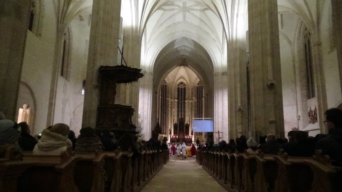 VIDEÓ – Szenteste a felújított Szent Mihály-templomban: szentmise