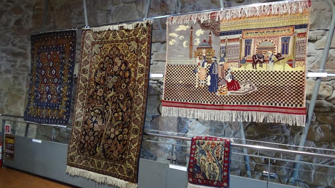 VIDEÓ – Az utolsó szamosújvári örmény szőnyegkészítő alkotásai