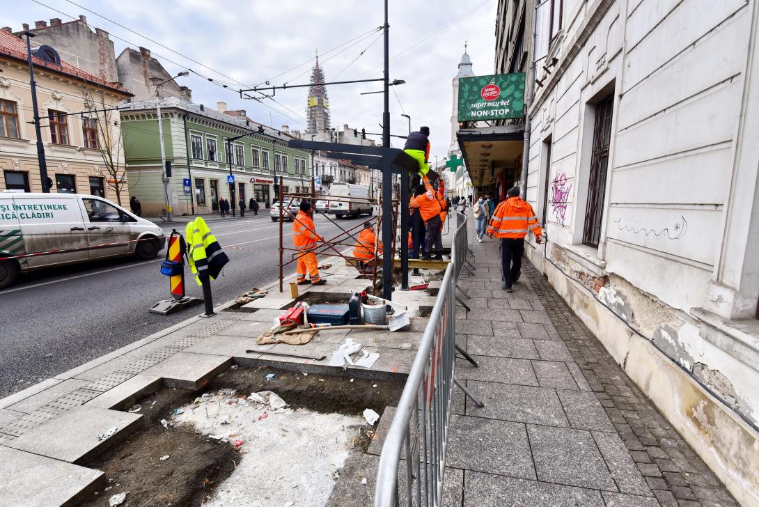 Költöztetik a Brassai előtti buszmegállót