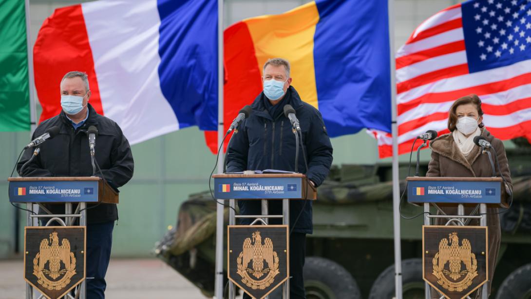Parly: Franciaország elkötelezett a NATO keleti szárnyának védelmében