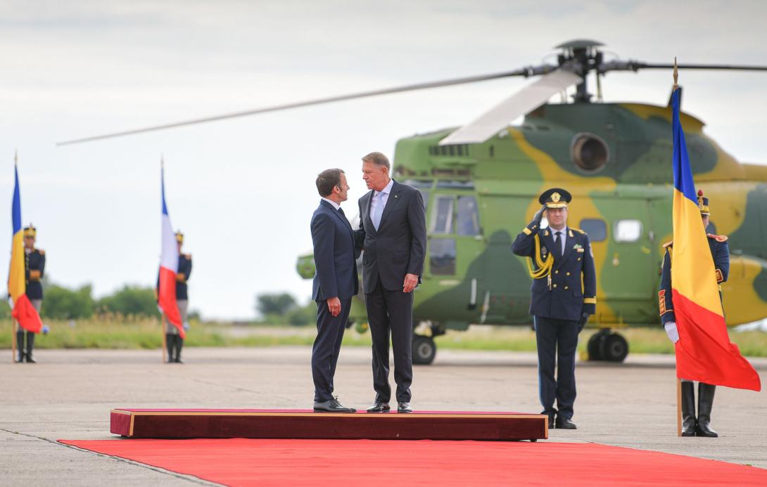 Macron: tárgyalni kell Oroszországgal a béke megteremtése érdekében (VIDEÓVAL)